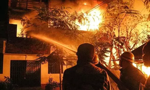 Manipur: ITLF का कहना है कि जिरीबाम में आदिवासियों के चर्च और घर जला दिए गए Manipur: ITLF का कहना है कि जिरीबाम में आदिवासियों के चर्च और घर जला दिए गए