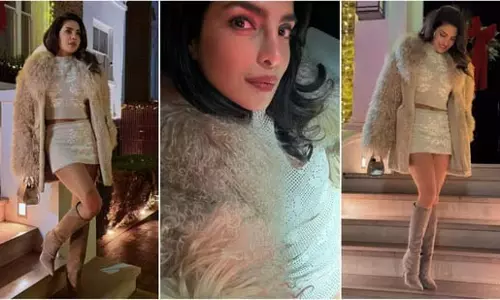 Priyanka Chopra शानदार मिनी स्कर्ट लुक में Priyanka Chopra शानदार मिनी स्कर्ट लुक में