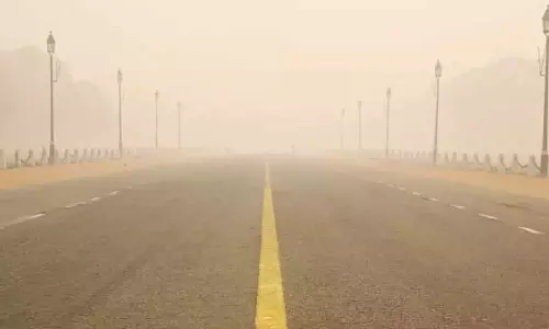 Delhi में इस मौसम का सबसे खराब प्रदूषण, दृश्यता घटकर 150 मीटर Delhi में इस मौसम का सबसे खराब प्रदूषण, दृश्यता घटकर 150 मीटर