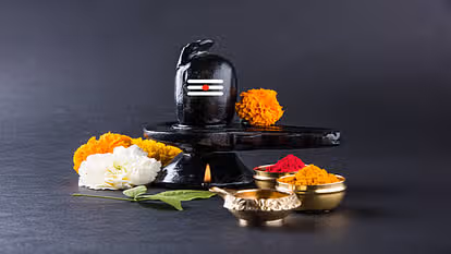 Names of Lord Shiva : सोमवार के दिन करें आसान उपाय ,वैवाहिक जीवन से क्लेश होगा खत्म Names of Lord Shiva : सोमवार के दिन करें आसान उपाय ,वैवाहिक जीवन से क्लेश होगा खत्म