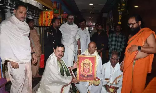 Andhra: गरिकापति ने दुर्गा मंदिर का दौरा किया Andhra: गरिकापति ने दुर्गा मंदिर का दौरा किया