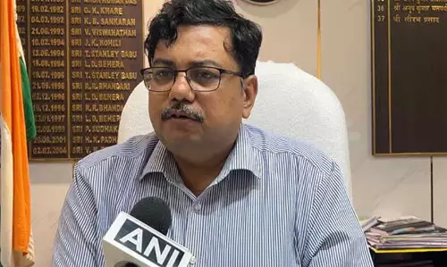 CBI ने वाल्टेयर DRM को 25 लाख रुपये की रिश्वत लेते गिरफ्तार किया