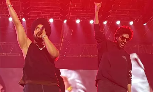Kartik Aaryan ने दिलजीत दोसांझ के अहमदाबाद कॉन्सर्ट में प्रशंसकों को चौंकाया