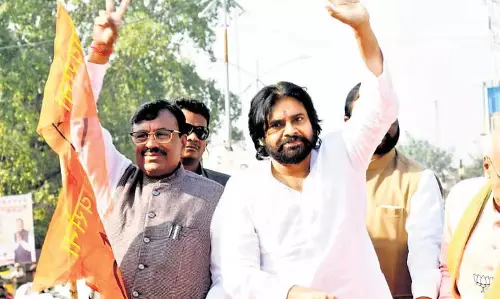 Pawan Kalyan ने महायुति के लिए लोगों से जनादेश मांगा Pawan Kalyan ने महायुति के लिए लोगों से जनादेश मांगा