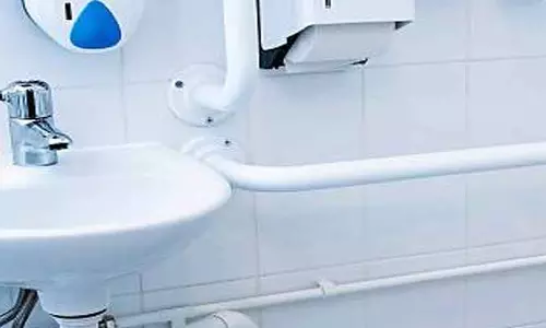 अस्पताल के वॉशरूम में वीडियो शूट, सनकी पकड़ाया