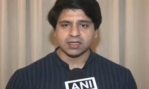 BJP के शहजाद पूनावाला ने यमुना में प्रदूषण और जहरीले झाग को लेकर आप पर निशाना साधा BJP के शहजाद पूनावाला ने यमुना में प्रदूषण और जहरीले झाग को लेकर आप पर निशाना साधा