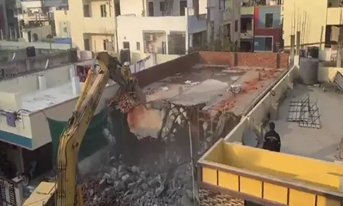 Telangana: संगारेड्डी जिले में अवैध रूप से निर्मित घर को ध्वस्त किया गया Telangana: संगारेड्डी जिले में अवैध रूप से निर्मित घर को ध्वस्त किया गया