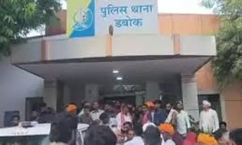 Udaipur: बुलडोजर से धार्मिक स्थल तोड़ने आए दो युवक गिरफ्तार हुए Udaipur: बुलडोजर से धार्मिक स्थल तोड़ने आए दो युवक गिरफ्तार हुए