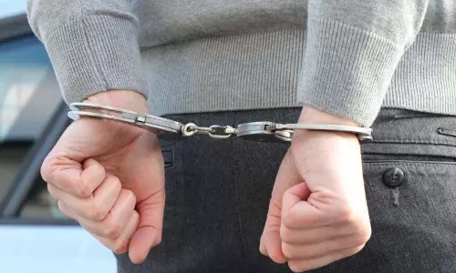 Baramulla में एके-47 राइफल के साथ आतंकवादी सहयोगी गिरफ्तार Baramulla में एके-47 राइफल के साथ आतंकवादी सहयोगी गिरफ्तार