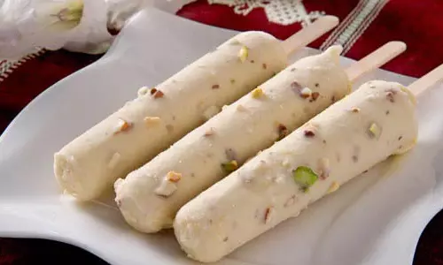घर पर नारियल कुल्फी बनाने की विधि घर पर नारियल कुल्फी बनाने की विधि
