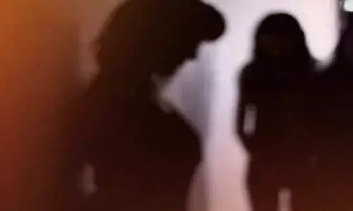 स्पा सेंटर से 9 महिलाएं और 7 पुरुष गिरफ्तार, सेक्स बाजार का भंडाफोड़