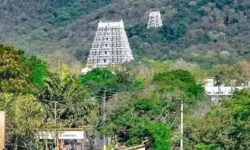 Tirumala में गैर-हिंदू धार्मिक प्रचार की जांच Tirumala में गैर-हिंदू धार्मिक प्रचार की जांच