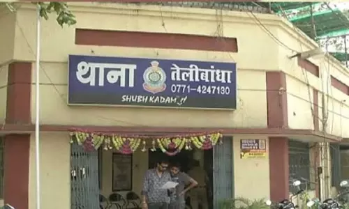 तेलीबांधा देवारपारा में हिंसक झड़प, जन्मदिन कार्यक्रम में चले पत्थर और लाठी-डंडे तेलीबांधा देवारपारा में हिंसक झड़प, जन्मदिन कार्यक्रम में चले पत्थर और लाठी-डंडे