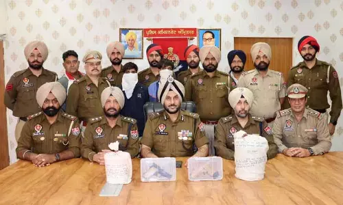Amritsar में 3.5 किलोग्राम हेरोइन और 1.5 किलोग्राम रेव ड्रग जब्त Amritsar में 3.5 किलोग्राम हेरोइन और 1.5 किलोग्राम रेव ड्रग जब्त