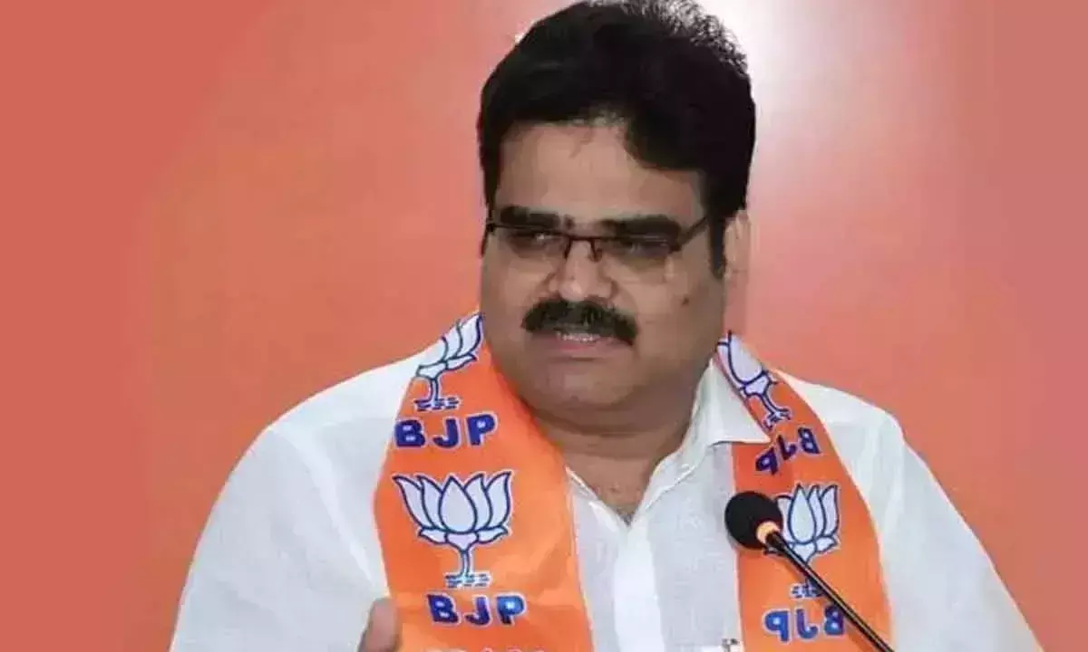 पीड़ितों को न्याय दिलाने के लिए दिनाकर CM को रिपोर्ट भेजेंगे पीड़ितों को न्याय दिलाने के लिए दिनाकर CM को रिपोर्ट भेजेंगे