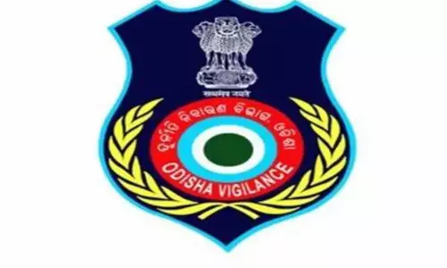 Odisha सतर्कता विभाग ने सब-कलेक्टर और इंजीनियर की संपत्तियों पर छापेमारी की Odisha सतर्कता विभाग ने सब-कलेक्टर और इंजीनियर की संपत्तियों पर छापेमारी की