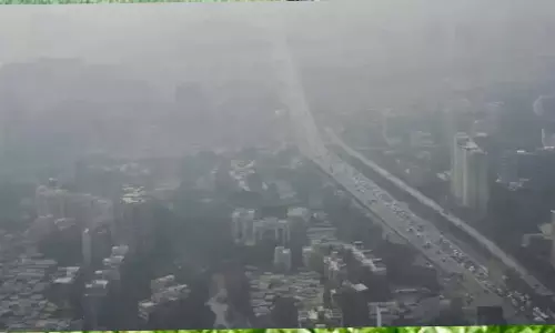 Mumbai के कई हिस्सों में घना धुंआ छाया, वर्ली में AQI 225 तक पहुंचा