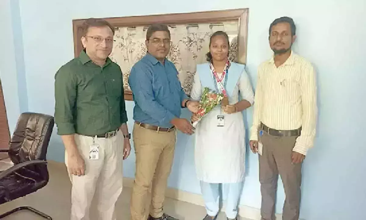 Andhra Pradesh: छात्र आदित्य ने बॉक्सिंग प्रतियोगिता में जीता पुरस्कार Andhra Pradesh: छात्र आदित्य ने बॉक्सिंग प्रतियोगिता में जीता पुरस्कार