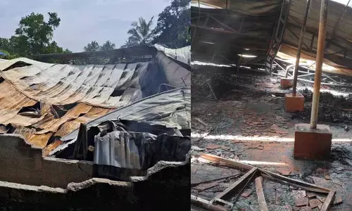 Kerala :  कोल्लम में जूते के गोदाम में भीषण आग, लाखों के नुकसान का अनुमान