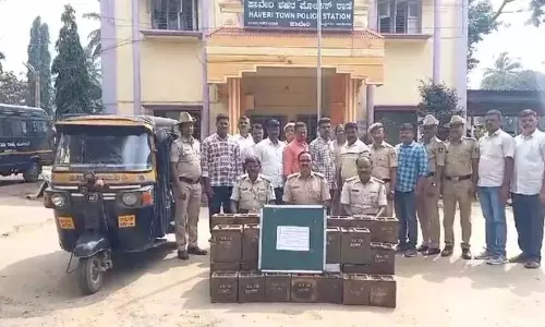 Karnataka : पुरानी मतपेटियां चुराने के आरोप में पांच गिरफ्तार Karnataka : पुरानी मतपेटियां चुराने के आरोप में पांच गिरफ्तार