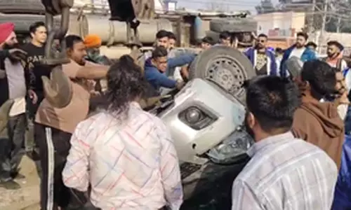 हाईवे में 4 लोगों की मौत, ट्रक और कार के बीच टक्कर