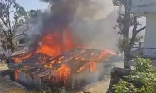 Pithoragarh: लोक निर्माण विभाग के कार्यालय में लगी आग, बिल्डिंग जलकर पूरी तरह खाक Pithoragarh: लोक निर्माण विभाग के कार्यालय में लगी आग, बिल्डिंग जलकर पूरी तरह खाक