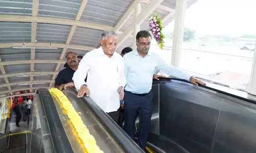 Karnataka : केएसआर बेंगलुरु और केंगेरी रेलवे स्टेशनों पर एस्केलेटर लगाए गए Karnataka : केएसआर बेंगलुरु और केंगेरी रेलवे स्टेशनों पर एस्केलेटर लगाए गए