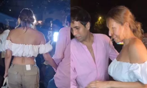 Malaika देर रात पार्टी से बाहर निकली, फर्श पर फिसलीं और... देखें वीडियो Malaika देर रात पार्टी से बाहर निकली, फर्श पर फिसलीं और... देखें वीडियो