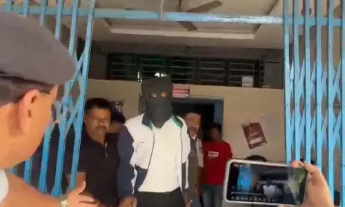 Bagrakot: महिला के प्रेमी और पत्नी ने उसे मारने के लिए 2 लोगों को सुपारी Bagrakot: महिला के प्रेमी और पत्नी ने उसे मारने के लिए 2 लोगों को सुपारी