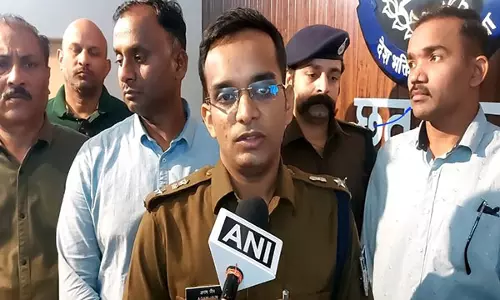 Noida में मकान ढहने से तीन लोगों को बचाया गया