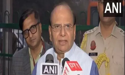 दिल्ली के एलजी VK सक्सेना ने द्वारका में एंटी-स्मॉग मिस्ट सिस्टम का निरीक्षण किया