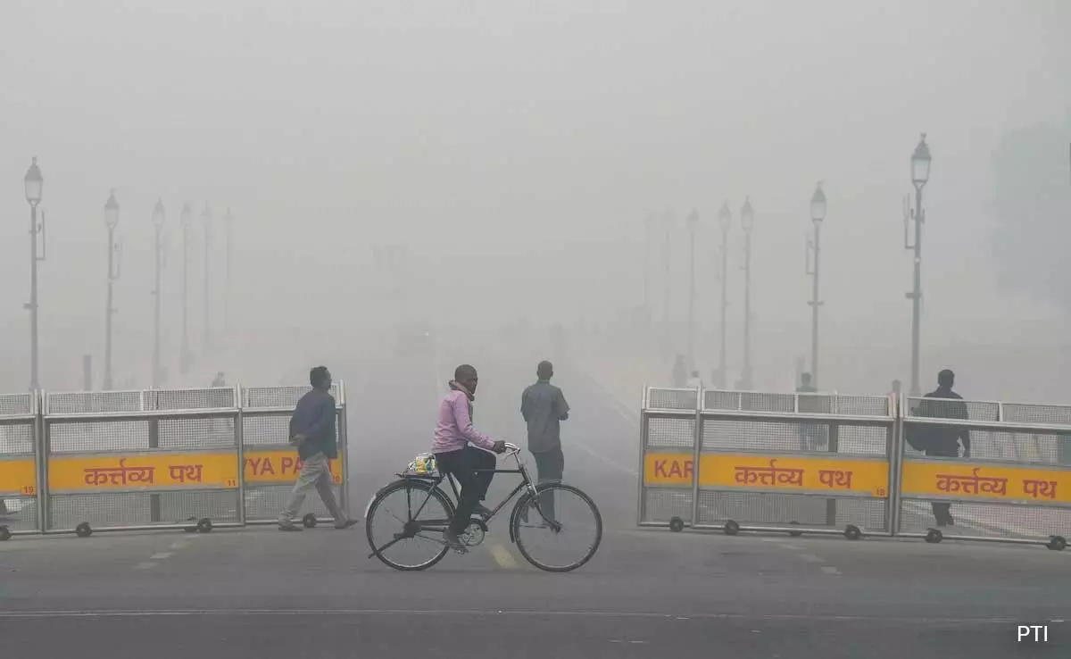 Poisonous air: दिल्ली में दसवीं और बारहवीं की कक्षाएं भी ऑनलाइन