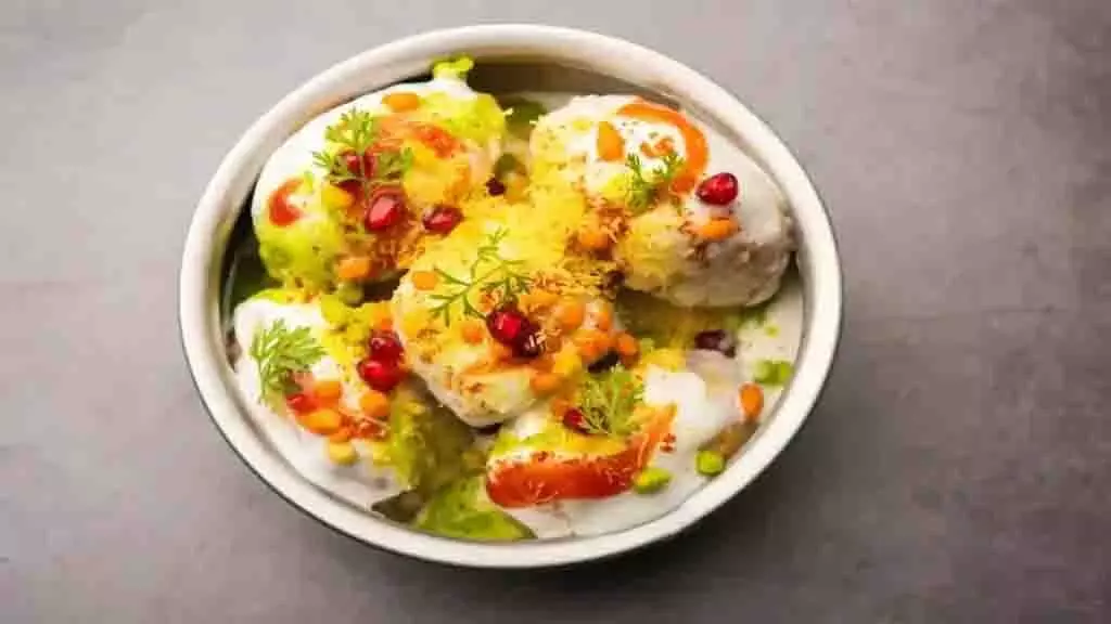 Bread Roll Chaat Recipe:  स्नैक्स के लिए मिनटों में तैयार करें ब्रेड रोल चाट