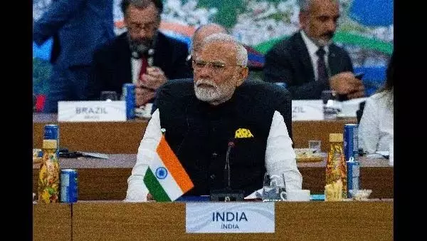 PM Modi ने जी-20 शिखर सम्मेलन में फ्रांसीसी राष्ट्रपति मैक्रों से की बातचीत