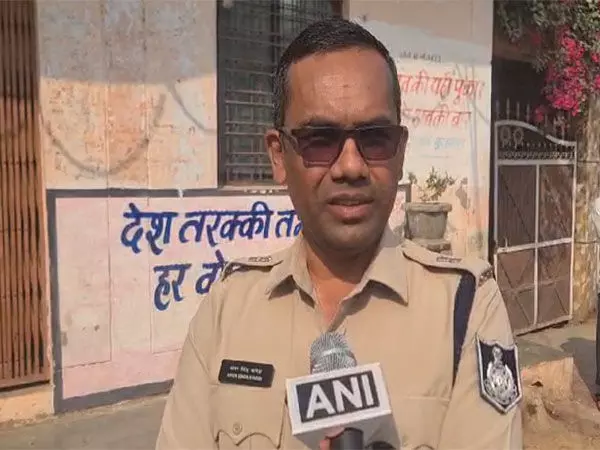 MP: बुरहानपुर में मंच विवाद को लेकर दो गुट आपस में भिड़े, पुलिस तैनात, स्थिति नियंत्रण में