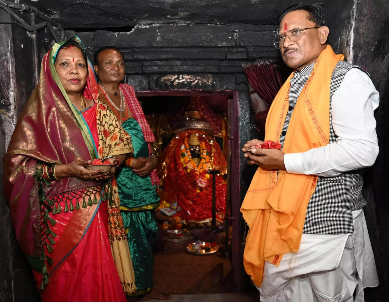 CM विष्णुदेव साय ने मां दंतेश्वरी की पूजा-अर्चना की