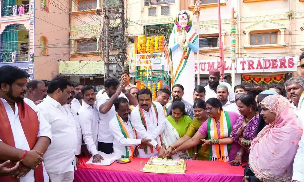 Secunderabad छावनी विधायक ने इंदिरा गांधी को उनकी जयंती पर श्रद्धांजलि दी