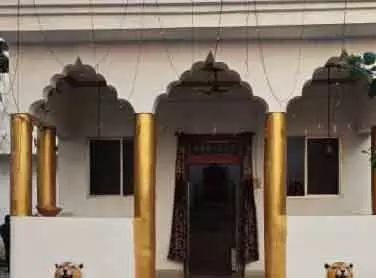 मंदिर में चोरी, गर्भगृह का ताला टूटा