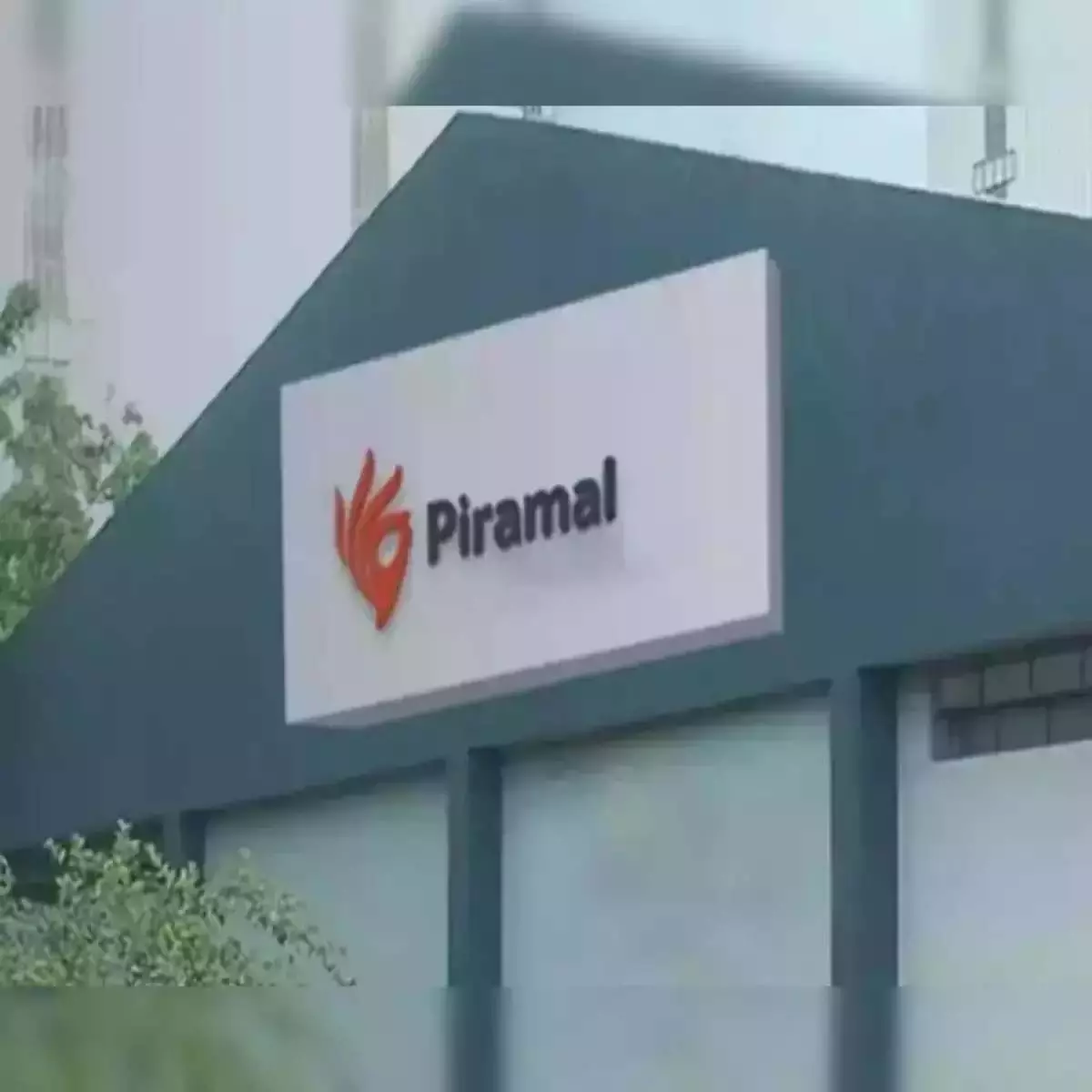 Piramal Enterprises शेयर की कीमत में 0.74% ऊपर