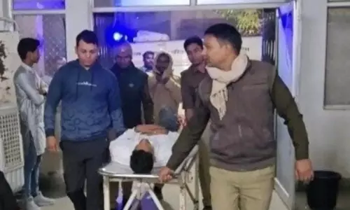 पुलिस ने मुठभेड़ के दौरान बदमाश को दबोचा, पैर में मारी गोली पुलिस ने मुठभेड़ के दौरान बदमाश को दबोचा, पैर में मारी गोली