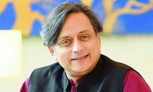 कांग्रेस नेता शशि थरूर ने वायु प्रदूषण पर जताई चिंता