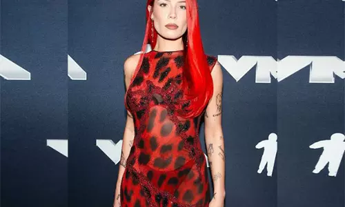 Halsey ने अपनी माँ के स्वास्थ्य के बारे में एक अपडेट साझा की