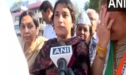 Maharashtra Elections: विनेश फोगट ने पुणे में रोड शो किया