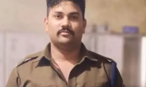 नकली पुलिसवाला अरेस्ट, रंगे हाथों वसूली करते पकड़ाया