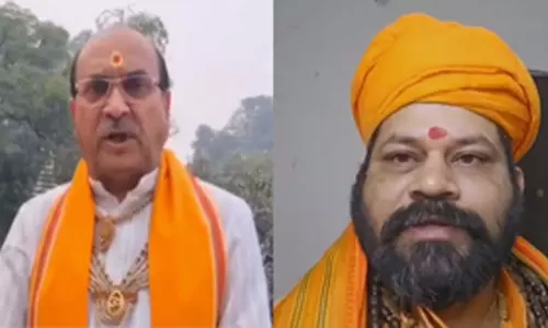 पीएम मोदी के एक हैं तो सेफ हैं नारे पर सियासी घमासान, समर्थन में आए साधु-संत पीएम मोदी के एक हैं तो सेफ हैं नारे पर सियासी घमासान, समर्थन में आए साधु-संत