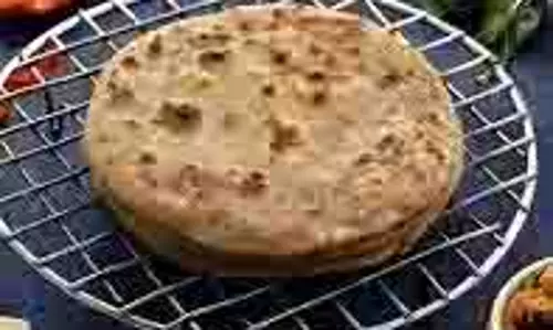 Cheese Paratha: सुबह के नाश्ते में बनाएं गरमा गर्म चीज़ पराठा