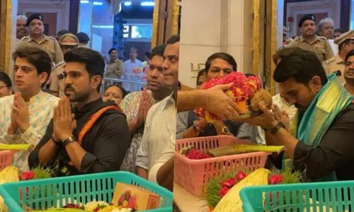 राम चरण अयप्पा की माला लेकर कडप्पा दरगाह पहुंचे राम चरण अयप्पा की माला लेकर कडप्पा दरगाह पहुंचे