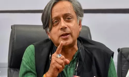Delhi में वायु प्रदूषण को लेकर शशि थरूर ने केंद्र की आलोचना की