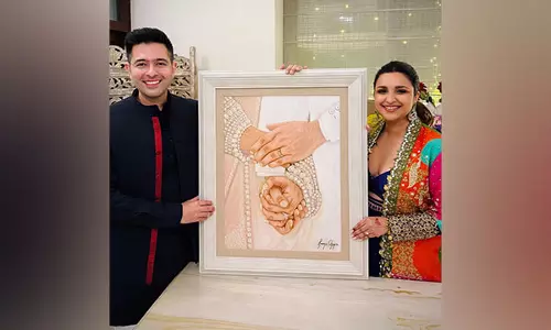 Parineeti Chopra की माँ ने उन्हें और राघव को हस्तनिर्मित पेंटिंग उपहार में दी