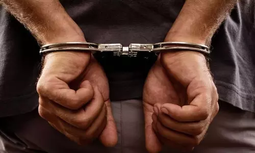 Andhra: आंध्र प्रदेश में ऑनलाइन व्यापारी के अपहरण के आरोप में छह लोग गिरफ्तार Andhra: आंध्र प्रदेश में ऑनलाइन व्यापारी के अपहरण के आरोप में छह लोग गिरफ्तार